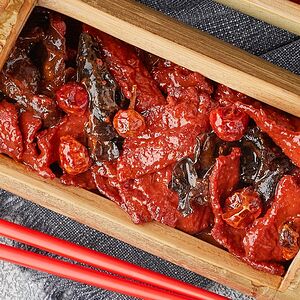 Հորթի միս սև սնկով բամբուկի մեջ