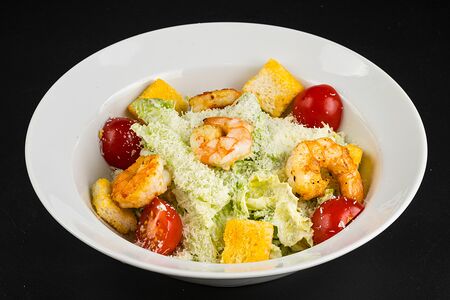 Салат Цезарь с креветками