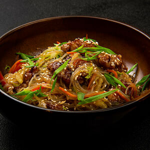 Вок с фунчозой и свининой