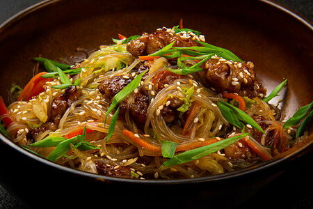 Вок с фунчозой и свининой