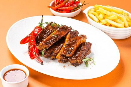 Свиные ребрышки с соусом чипотле