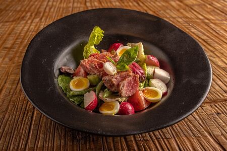 Нисуаз с тунцом, молодым картофелем и стручковой фасолью