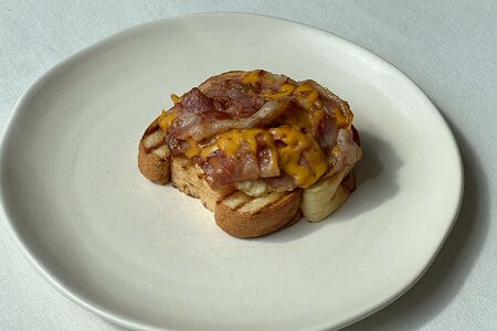 Бриошь с беконом барбекю