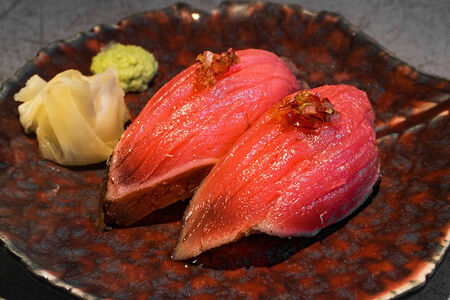 Нигири магуро-дзуке