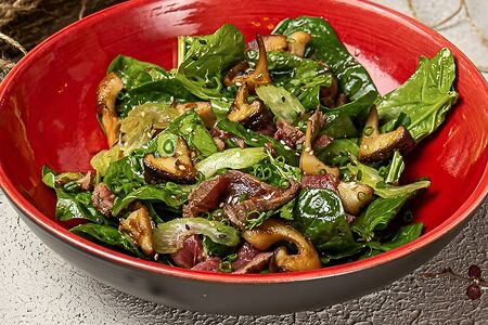 Салат с ростбифом и шиитаке в трюфельной заправке