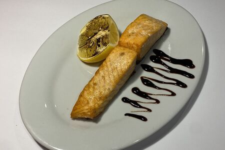 Стейк из семги на углях