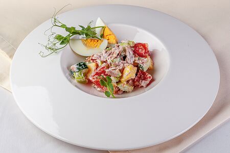 Салат картофельный с тунцом