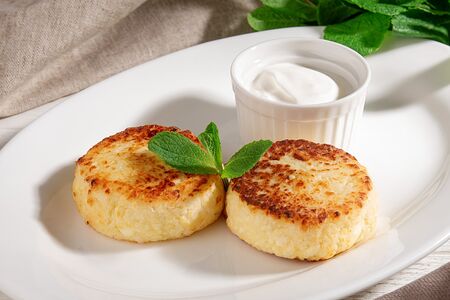 Сырники со сметаной