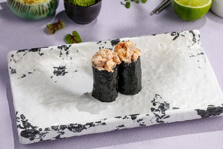 Острые суши с угрём