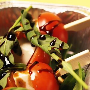 Канапе-Капрезе