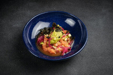 Тартар из форели, авокадо и понзу