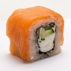 Ролл Филадельфия с огурцом