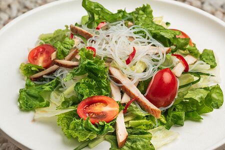 Фунчоза с овощами и цыплёнком