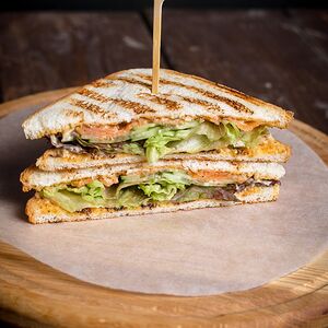 Сэндвич со слабосоленым лососем