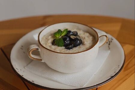 Овсяная каша с ягодами 