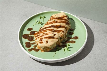 Брускетта с индейкой и луковым кремом