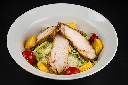 Салат Цезарь с курицей