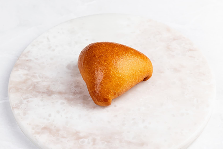 Пирожок с яблоком