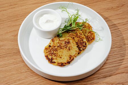 Драники со сметаной