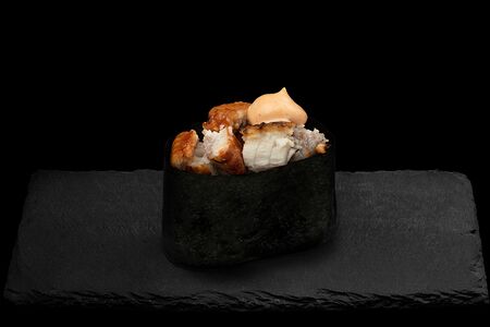 Спайси суши с угрем