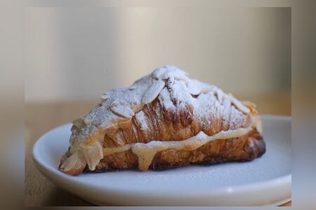 Круассан миндальный
