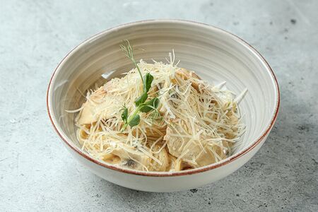 Паста с цыпленком и грибами