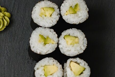 Маки с авокадо