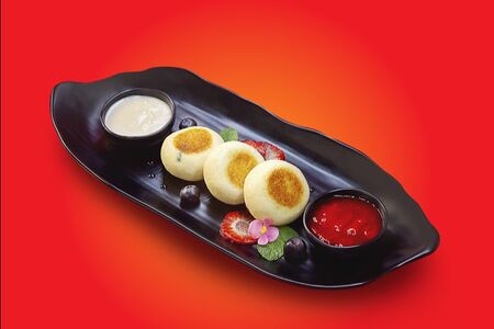 Сырники Веган со сгущенкой и джемом