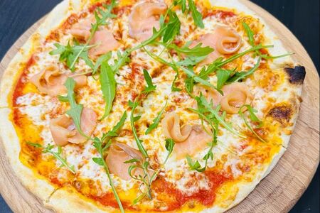 Лосось и рукола