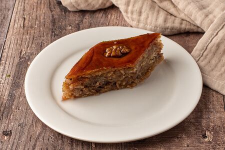 Пахлава бакинская ромбовидная