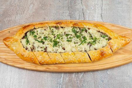Пиде с фаршем и сыром