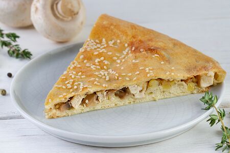 Осетинский с курицей, картофелем и грибами