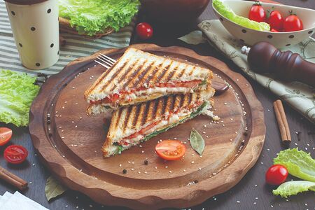 Сэндвич с курицей и сыром