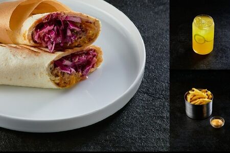 Комбо с роллом со свининой, картофелем фри, соусом и лимонадом 