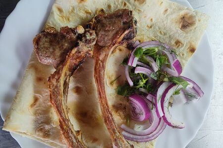 Шашлык из бараньей корейки и яблочек 