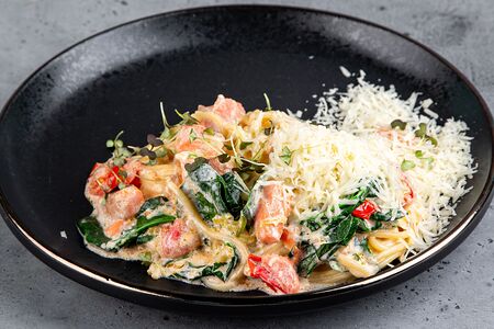 Спагетти С лососем и шпинатом