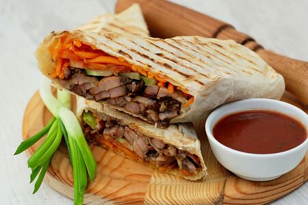 Шашлык из свинины в лаваша