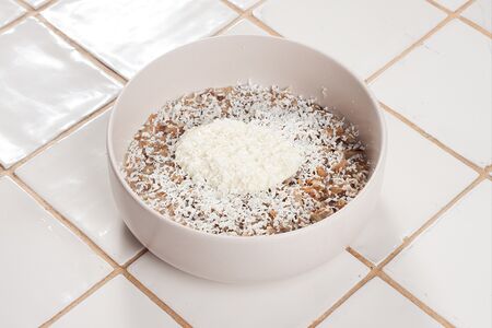 Мультизлаковая каша, жульен вешенки, соленый творог