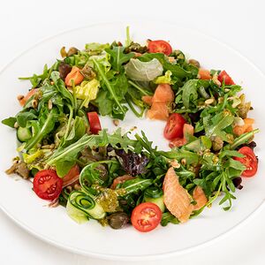 Руккола с семгой