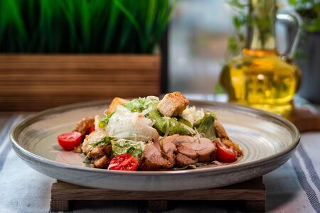 Цезарь с курицей