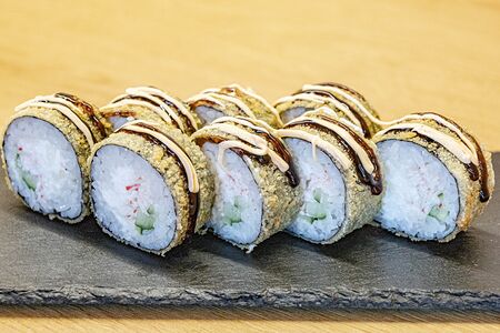 Роллы Калифорния темпура с крабом