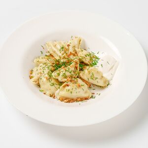 Вареники с картофелем и кранч-луком