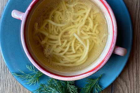 Детский бульон с домашней лапшой