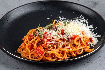 Спагетти С говядиной в томатном соусе