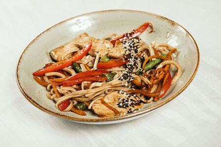 Удон с курицей в японском соусе