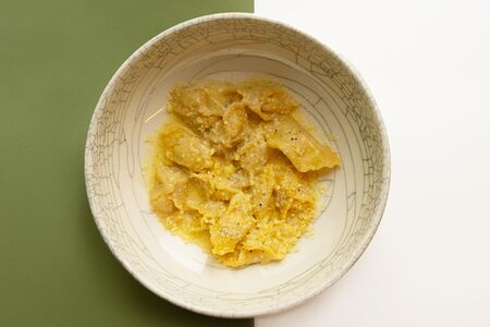 Равиоли с цыпленком в соусе берблан