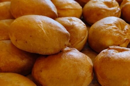 Пирожок с капустой и яйцом