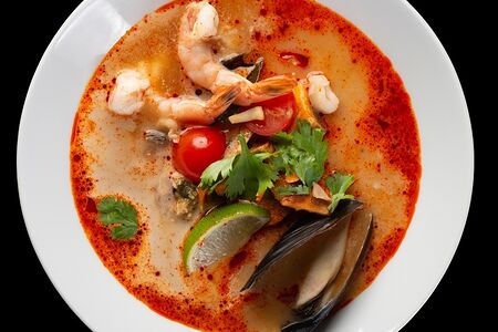 Том ям с морепродуктами