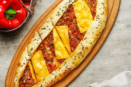 Пиде с мясом и сыром