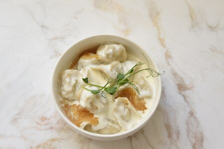 Пельмени Черноморские в сливочном соусе с красной икрой